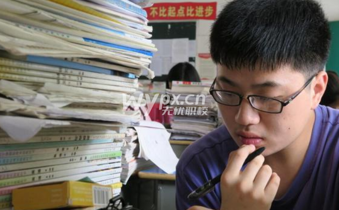 孩子初三模考成绩300分如何选择适合的学校